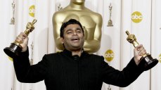 A.R. Rahman holds the Oscars