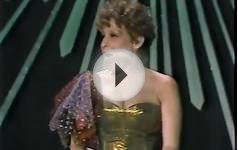 Bette Midler / Oscars 1982 / Presents Best Song / Complete